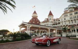 Entrance to hotel del main hotel (shore house is separate)