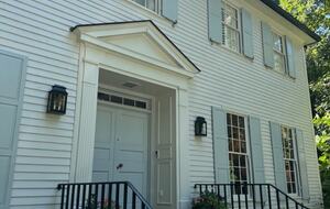 Hill House in Prestigious Bethesda - Bethesda, Maryland