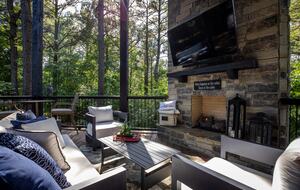 "Somethin 2 Talk About" | Cozy & Modern Cabin - Broken Bow, Oklahoma