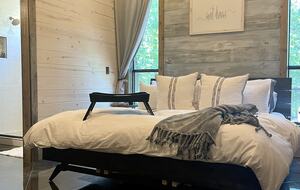 "Somethin 2 Talk About" | Cozy & Modern Cabin - Broken Bow, Oklahoma