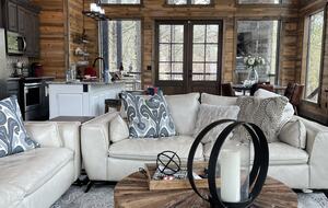 "Somethin 2 Talk About" | Cozy & Modern Cabin - Broken Bow, Oklahoma
