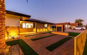 Luxe Downtown Scottsdale Oasis w/ Heated Pool - Scottsdale, Arizona