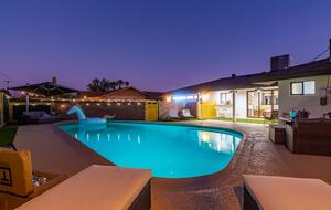 Luxe Downtown Scottsdale Oasis w/ Heated Pool - Scottsdale, Arizona