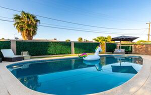 Luxe Downtown Scottsdale Oasis w/ Heated Pool - Scottsdale, Arizona