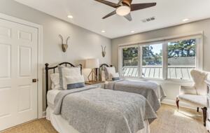 Bell Cottage on Lagoon - Savannah, Georgia