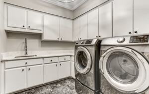 Bell Cottage on Lagoon - Savannah, Georgia