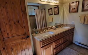 Master Bedroom Full Bathroom - Granite counters