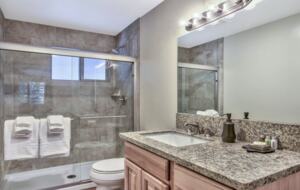 Luxury Mountain Home Just Minutes to the Ski Lifts and Tahoe Beaches! Max 10 guests - Stateline, Nevada