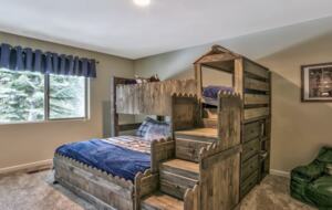 Luxury Mountain Home Just Minutes to the Ski Lifts and Tahoe Beaches! Max 10 guests - Stateline, Nevada