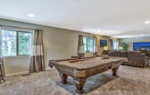 Luxury Mountain Home Just Minutes to the Ski Lifts and Tahoe Beaches! Max 10 guests - Stateline, Nevada