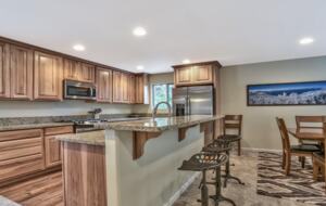 Luxury Mountain Home Just Minutes to the Ski Lifts and Tahoe Beaches! Max 10 guests - Stateline, Nevada