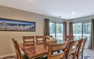 Luxury Mountain Home Just Minutes to the Ski Lifts and Tahoe Beaches! Max 10 guests - Stateline, Nevada