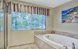 Luxury Mountain Home Just Minutes to the Ski Lifts and Tahoe Beaches! Max 10 guests - Stateline, Nevada