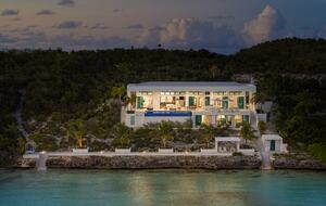 Villa Blue Vista Beachfront Villa - Providenciales, Turks and Caicos Islands