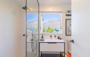 Cedar Drive | Lake Front - Queenstown, New Zealand