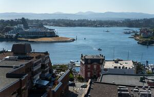 Luxury Condo with Stunning Vistas of the harbour, ocean and mountains - Victoria, Canada