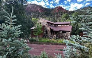 Telluride’s Riverside Canyon Villa - Placerville, United States