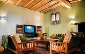 Spacious Farm Villa Nestled in Vineyards - San Rafael, Argentina