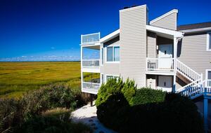 South End Beach Retreat | 1st floor duplex w/incredible views, short walk to beach - Ocean City, New Jersey