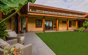 Luxury Oceanfront Balinese Oasis - Nīnole, Hawaii