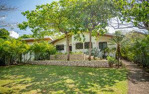 Dos Cocos | Walk to beach and surf! - Playas de Nosara, Costa Rica