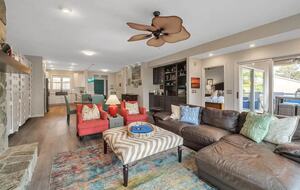 Lake Front Villa in a Country Club Setting | 12 miles from Clemson University - Salem, South Carolina