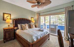 Lake Front Villa in a Country Club Setting | 12 miles from Clemson University - Salem, South Carolina