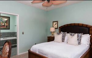 Lake Front Villa in a Country Club Setting | 12 miles from Clemson University - Salem, South Carolina