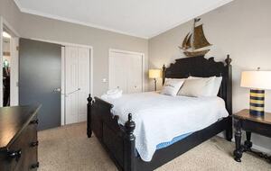 Lake Front Villa in a Country Club Setting | 12 miles from Clemson University - Salem, South Carolina