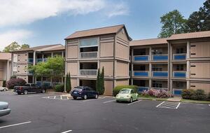 Lake Front Villa in a Country Club Setting | 12 miles from Clemson University - Salem, South Carolina