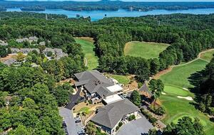 Lake Front Villa in a Country Club Setting | 12 miles from Clemson University - Salem, South Carolina