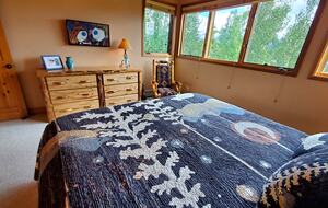 Primary suite, with king bed