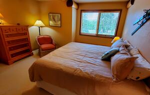 King guest bedroom, 2nd level