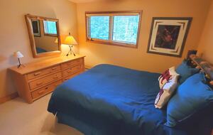 Queen guest bedroom, 2nd level