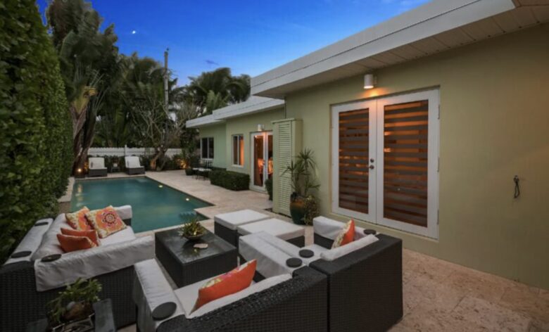 Warm West Palm Oasis with Heated Pool just off Intercoastal - West Palm Beach, Florida