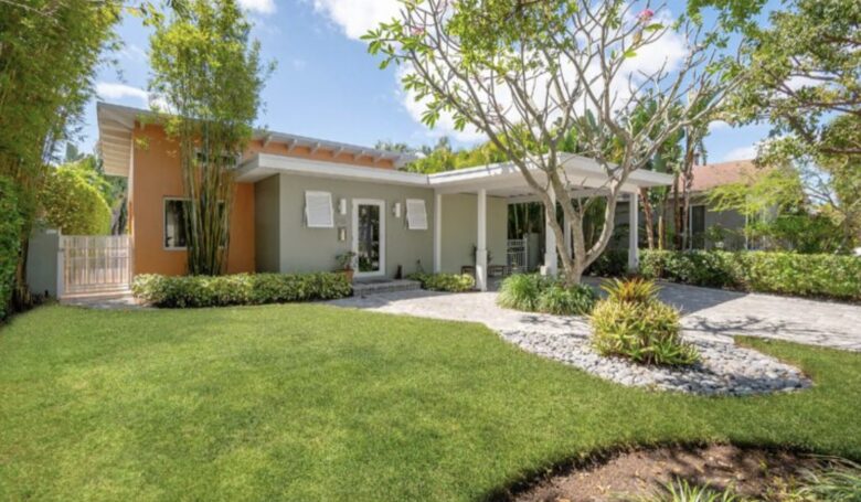 Warm West Palm Oasis with Heated Pool just off Intercoastal - West Palm Beach, Florida