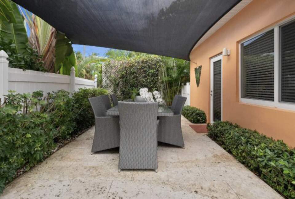 Warm West Palm Oasis with Heated Pool just off Intercoastal - West Palm Beach, Florida