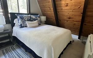 Guest Room Queen main floor