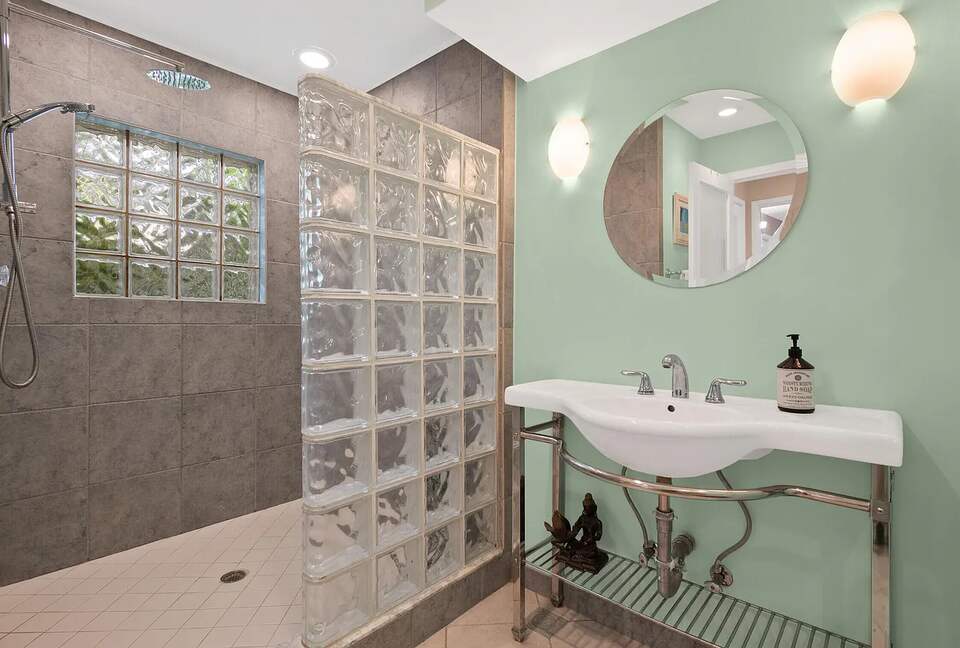 Warm West Palm Oasis with Heated Pool just off Intercoastal - West Palm Beach, Florida