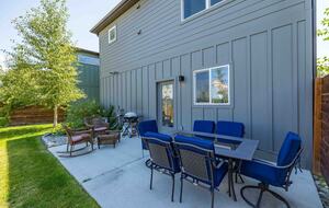 Back patio with table for six and grill