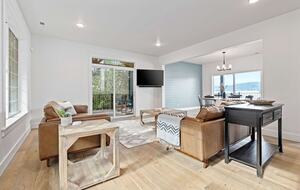 Luxury Hood Canal Beachfront Home w/ Large Deck & Kayaks! - Belfair, Washington