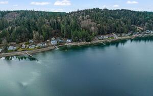 Luxury Hood Canal Beachfront Home w/ Large Deck & Kayaks! - Belfair, Washington