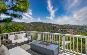 Villa de Vista | Luxury Home with Stunning Views and Fire Pit - Los Angeles, California