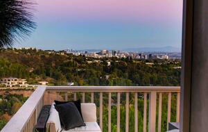 Villa de Vista | Luxury Home with Stunning Views and Fire Pit - Los Angeles, California