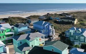 Family Friendly Port Aransas Getaway | With ocean views, beach boardwalk, & pool - Port Aransas, Texas