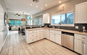 Family Friendly Port Aransas Getaway | With ocean views, beach boardwalk, & pool - Port Aransas, Texas