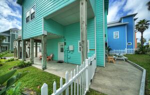 Family Friendly Port Aransas Getaway | With ocean views, beach boardwalk, & pool - Port Aransas, Texas