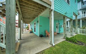 Family Friendly Port Aransas Getaway | With ocean views, beach boardwalk, & pool - Port Aransas, Texas