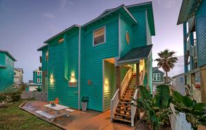 Family Friendly Port Aransas Getaway | With ocean views, beach boardwalk, & pool - Port Aransas, Texas