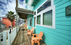 Family Friendly Port Aransas Getaway | With ocean views, beach boardwalk, & pool - Port Aransas, Texas